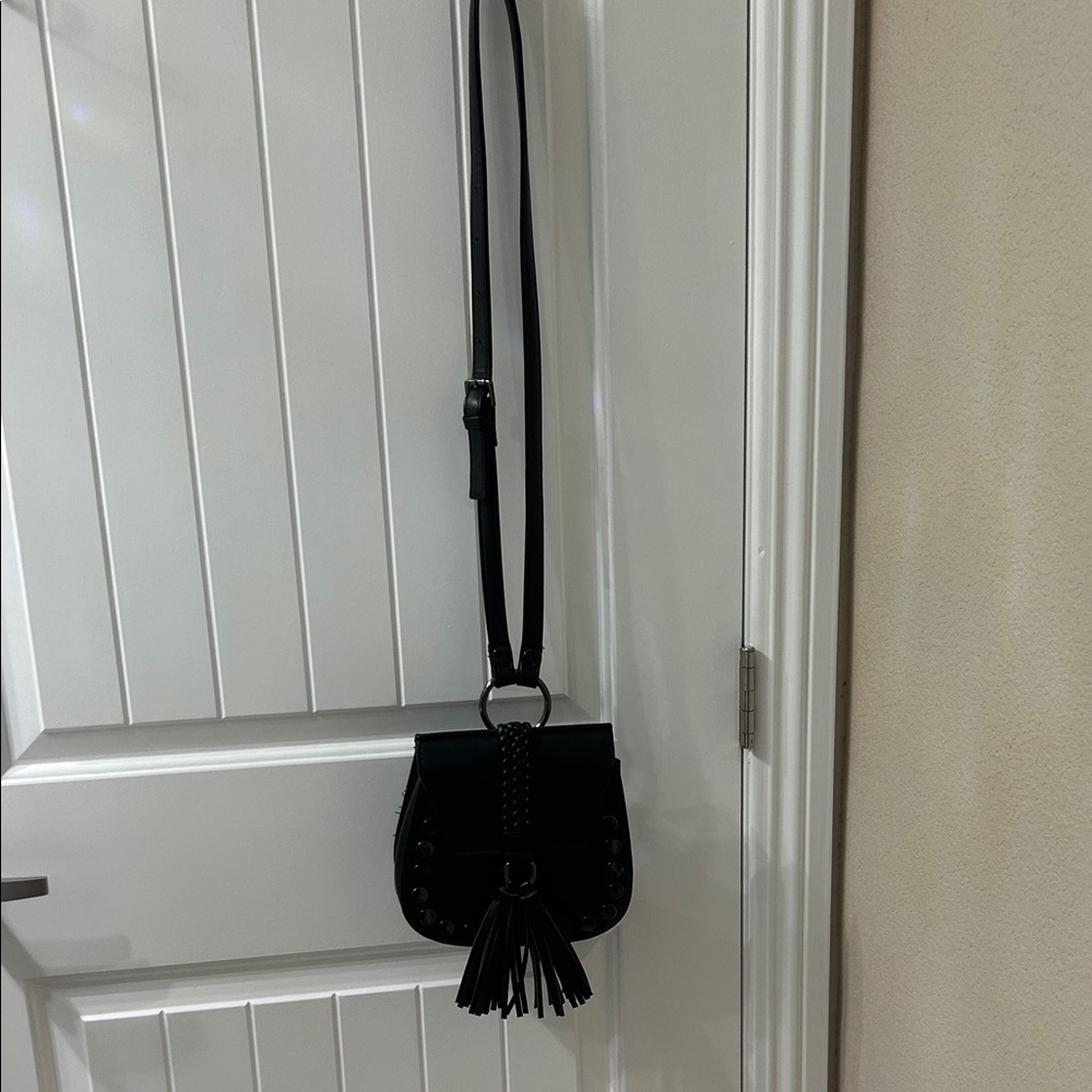 Elegant Black Crossbody Bag with Tassel - Picture 2 of 6